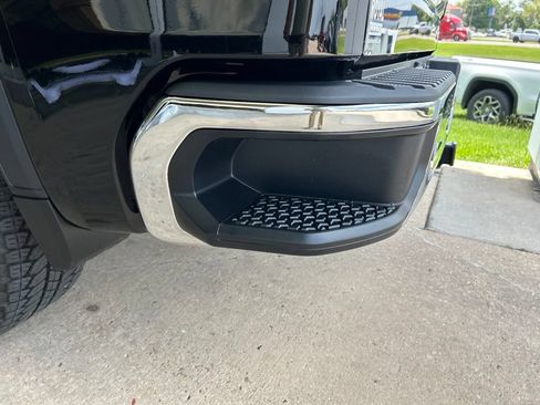 Used 2026 GMC Sierra 1500 SLT AWD/4WD image 11