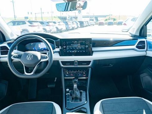New 2026 Volkswagen Taos SE FWD image 31