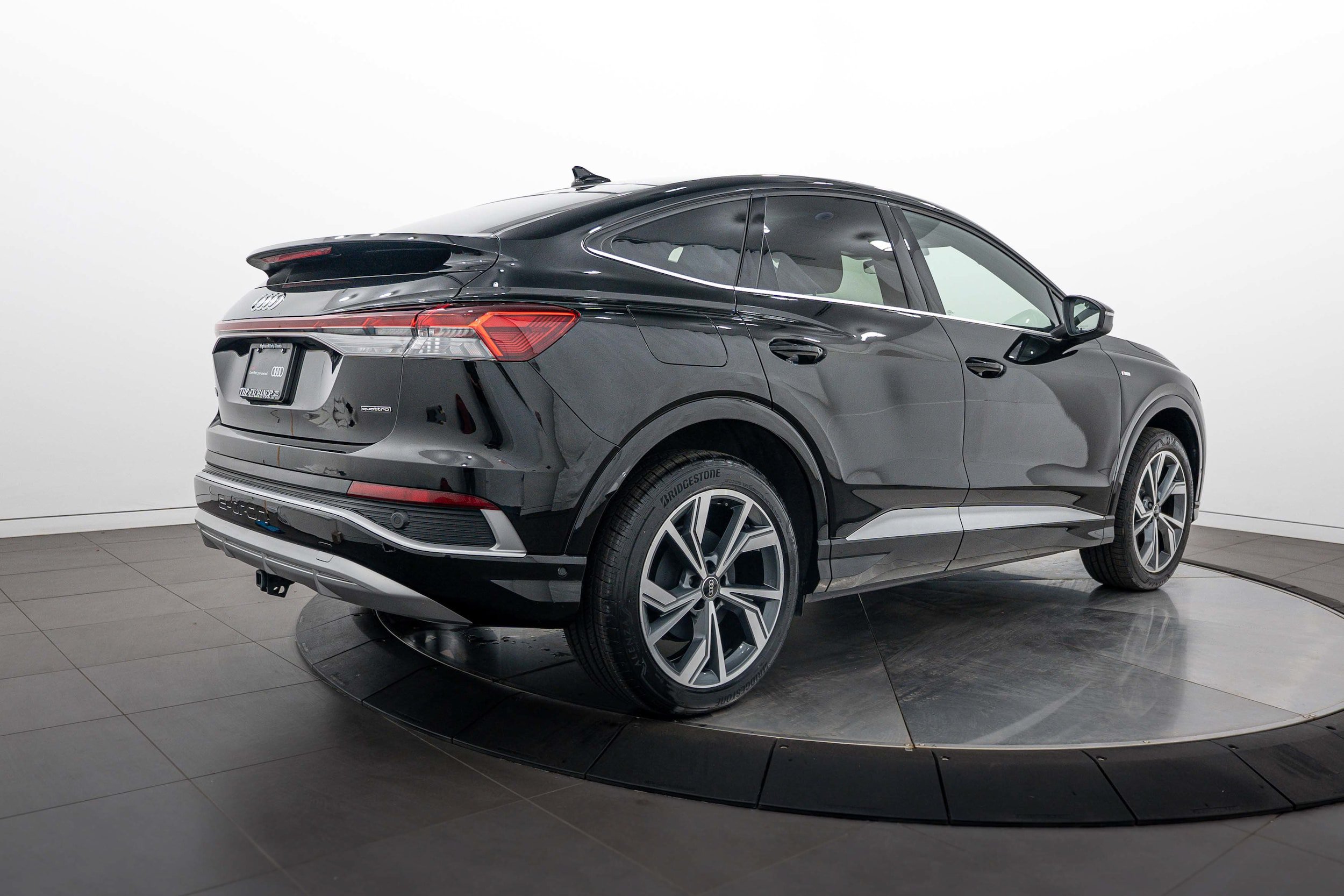 Used 2023 Audi Q4 e-tron Premium Plus w/ Premium Plus AWD/4WD image 4