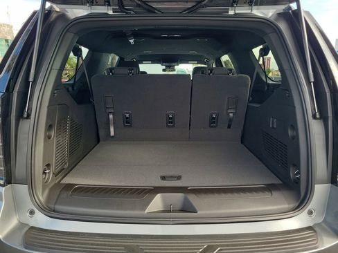 New 2026 Chevrolet Suburban LS image 20