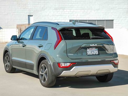 Used 2025 Kia Niro EX FWD image 4