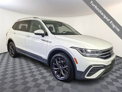 Used 2022 Volkswagen Tiguan SE w/ Panoramic Sunroof Package