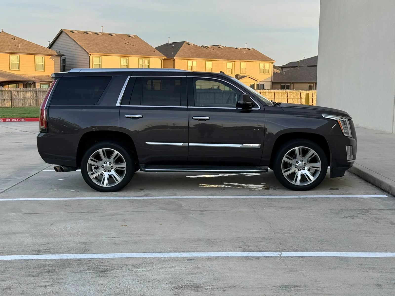 Used 2016 Cadillac Escalade Luxury AWD/4WD image 8