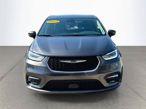 Used 2023 Chrysler Pacifica Touring-L FWD image 9