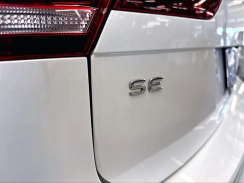 Used 2023 Volkswagen Tiguan SE FWD image 27