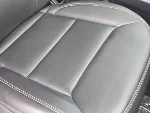 Used 2021 Ford Explorer XLT w/ Equipment Group 202A image 8