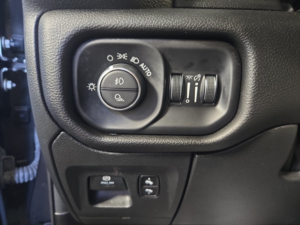 Used 2024 RAM 1500 Laramie AWD/4WD image 29