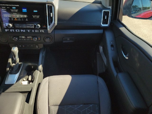 Used 2025 Nissan Frontier SV w/ SV Convenience Package RWD image 16