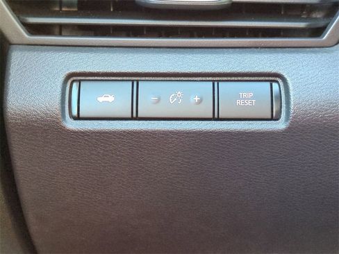 Used 2024 Nissan Altima 2.5 SV image 18