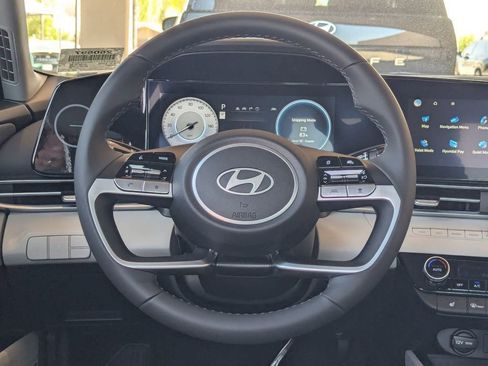 New 2025 Hyundai Elantra Limited image 19