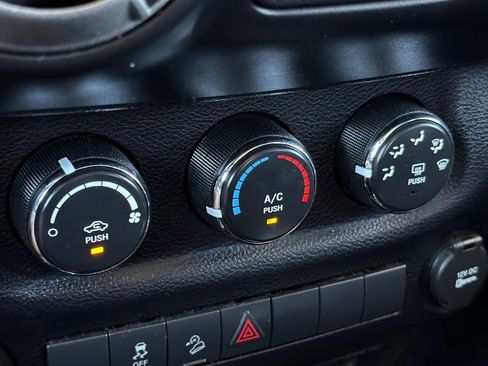 Used 2013 Jeep Wrangler Sport AWD/4WD image 20