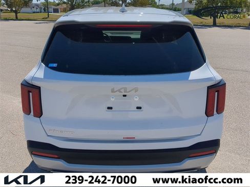 Used 2025 Kia Sorento LX image 5