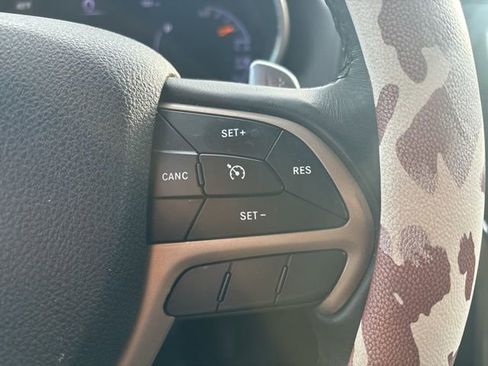 Used 2017 Jeep Grand Cherokee Laredo image 20