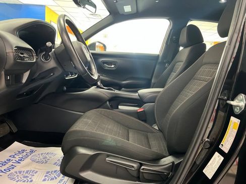 Used 2025 Honda HR-V Sport image 17