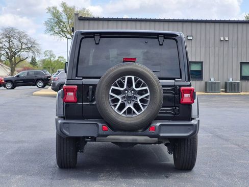 Used 2024 Jeep Wrangler Unlimited Sahara w/ Technology Group AWD/4WD image 6