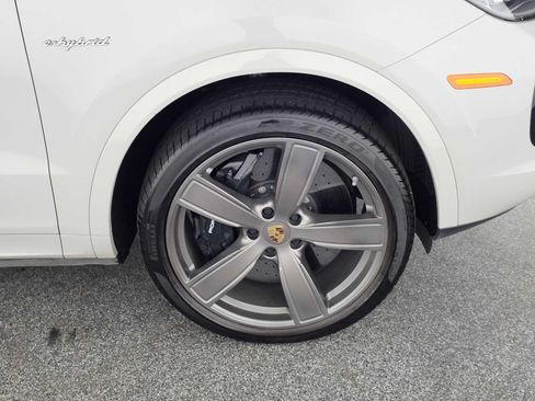 Used 2022 Porsche Cayenne Turbo S w/ Assistance Package AWD/4WD image 9