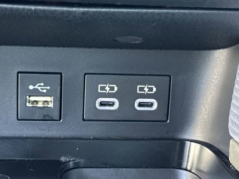 Used 2025 Toyota Camry SE w/ Convenience Package image 29