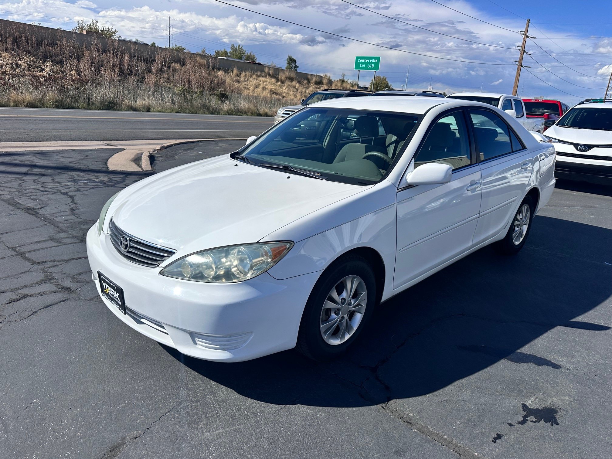 Used 2005 Toyota Camry LE FWD image 2