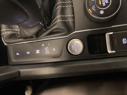 Used 2021 Volkswagen Atlas Cross Sport SEL Premium image 16