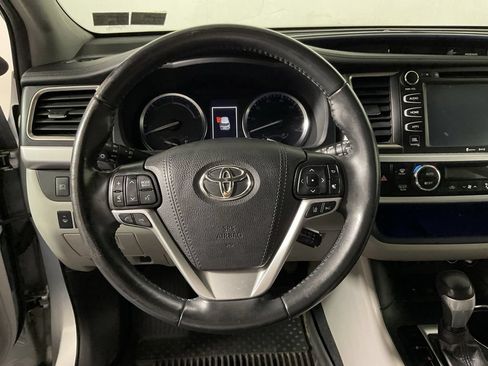 Used 2019 Toyota Highlander Limited AWD/4WD image 26