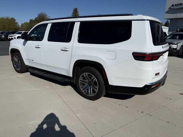 Used 2023 Jeep Wagoneer L Series II AWD/4WD image 6