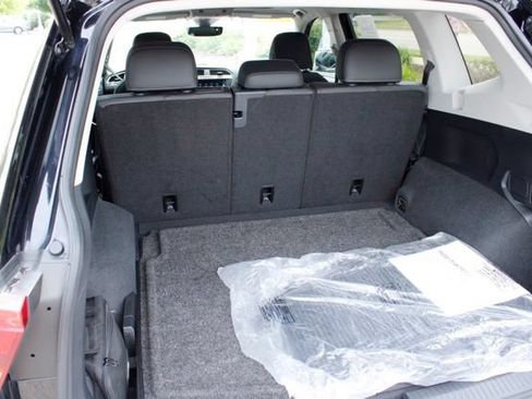 Used 2023 Volkswagen Tiguan SE w/ Panoramic Sunroof Package AWD/4WD image 7