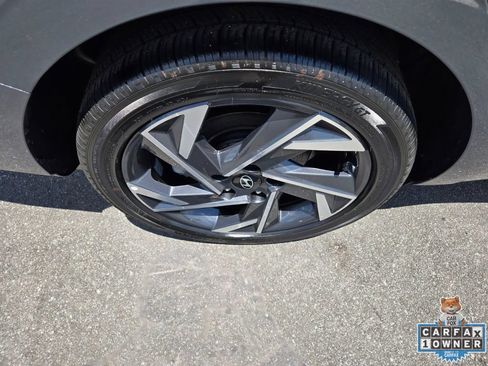 Used 2025 Hyundai Elantra Limited FWD image 14