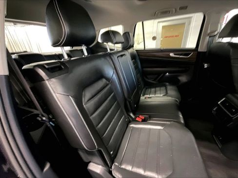 Used 2025 Volkswagen Atlas SEL AWD/4WD image 16