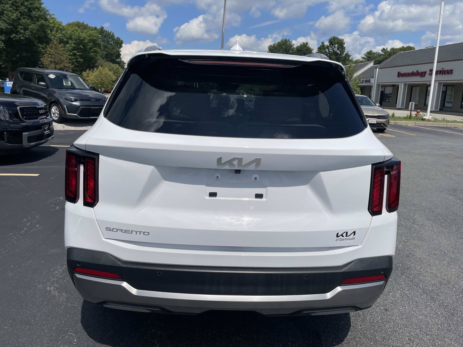 Used 2025 Kia Sorento S w/ Panoramic Sunroof Package FWD image 4