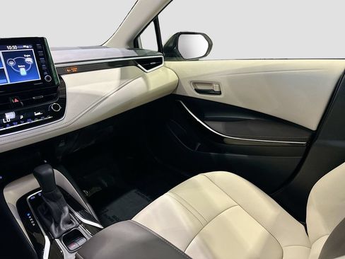 Used 2022 Toyota Corolla LE w/ Premium Interior Package FWD image 22