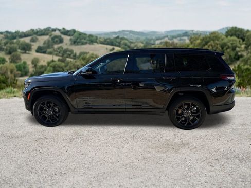 Used 2025 Jeep Grand Cherokee L Limited w/ Luxury Tech Group II RWD image 5