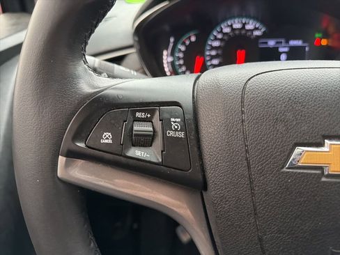 Used 2020 Chevrolet Trax LT w/ LT Convenience Package image 12