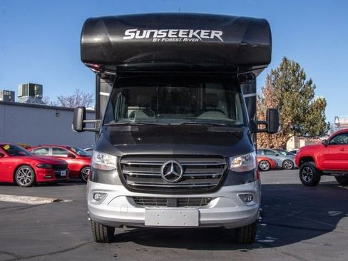 Used 2022 Mercedes-Benz Sprinter 3500 image 2