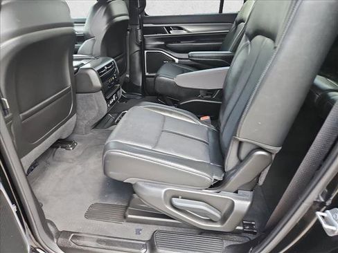 Used 2025 Jeep Wagoneer L Series II AWD/4WD image 25