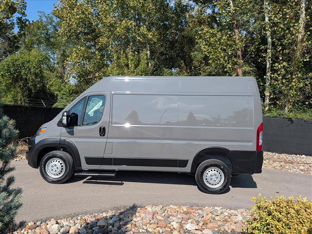 Used 2025 RAM ProMaster 2500 FWD image 2