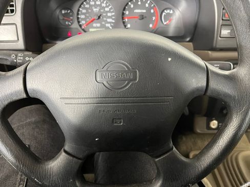 Used 2000 Nissan Frontier XE image 18