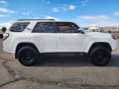 Used 2019 Toyota 4Runner TRD Off-Road Premium image 4