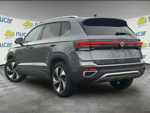 Used 2025 Volkswagen Taos SE w/ Panoramic Sunroof Package image 4