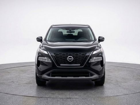 Used 2025 Nissan Rogue SV FWD image 2