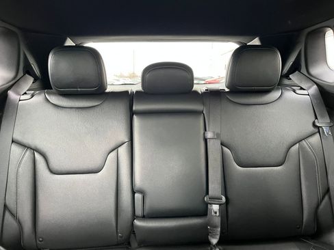 Used 2025 Jeep Compass Limited image 39