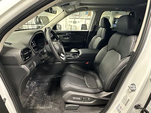 New 2025 Honda Pilot Touring image 15
