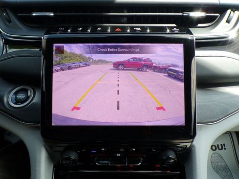 Used 2023 Jeep Grand Cherokee Overland AWD/4WD image 27