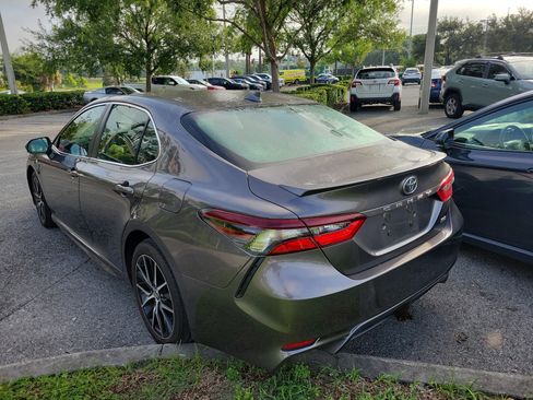 Used 2023 Toyota Camry SE FWD image 3