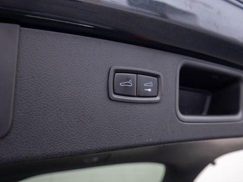 Used 2017 Porsche Macan image 30