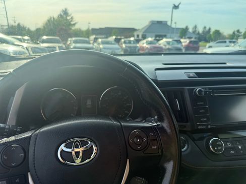 Used 2016 Toyota RAV4 SE image 14