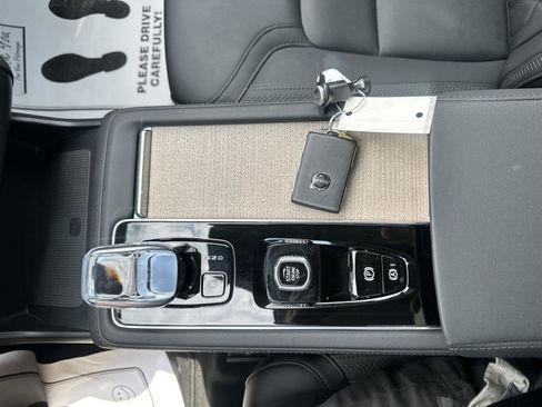 Used 2025 Volvo XC90 B6 Plus AWD/4WD image 37