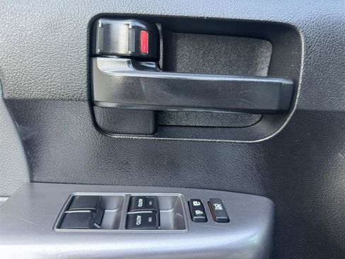 Used 2018 Toyota Sequoia SR5 AWD/4WD image 27