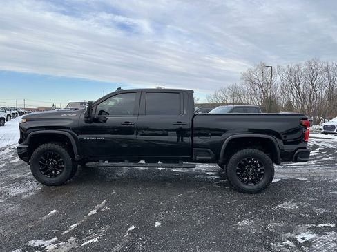 Used 2024 Chevrolet Silverado 2500 ZR2 w/ Technology Package image 16