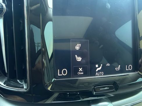 Used 2018 Volvo XC60 T6 Momentum w/ Convenience Package AWD/4WD image 29