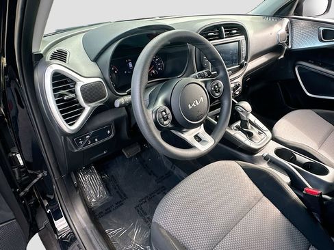 Used 2022 Kia Soul LX w/ Technology Package FWD image 9